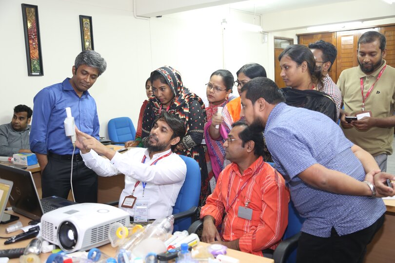 Physicians learning hands-on spirometry 