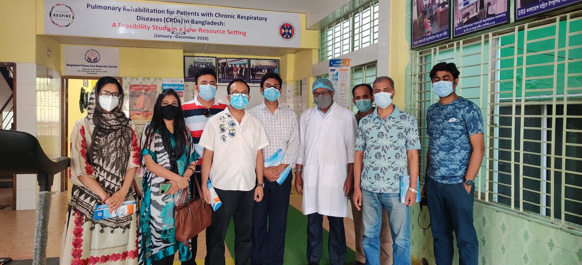 A group of young researchers from Bangladesh Lung Foundation visited Monsur Habib's practice to watching the assessment of patients for PR.